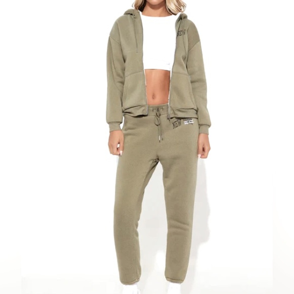 Let’s Be Besties Sherpa Jogger Set NEW 🏷️